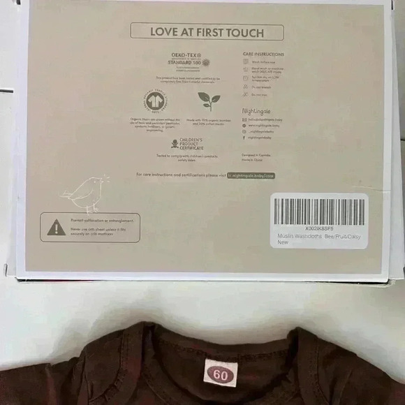 BNWT Newborn  Baby Bundle with Onesie, Bibs and Muslin Wascloths - Picture 3 of 7